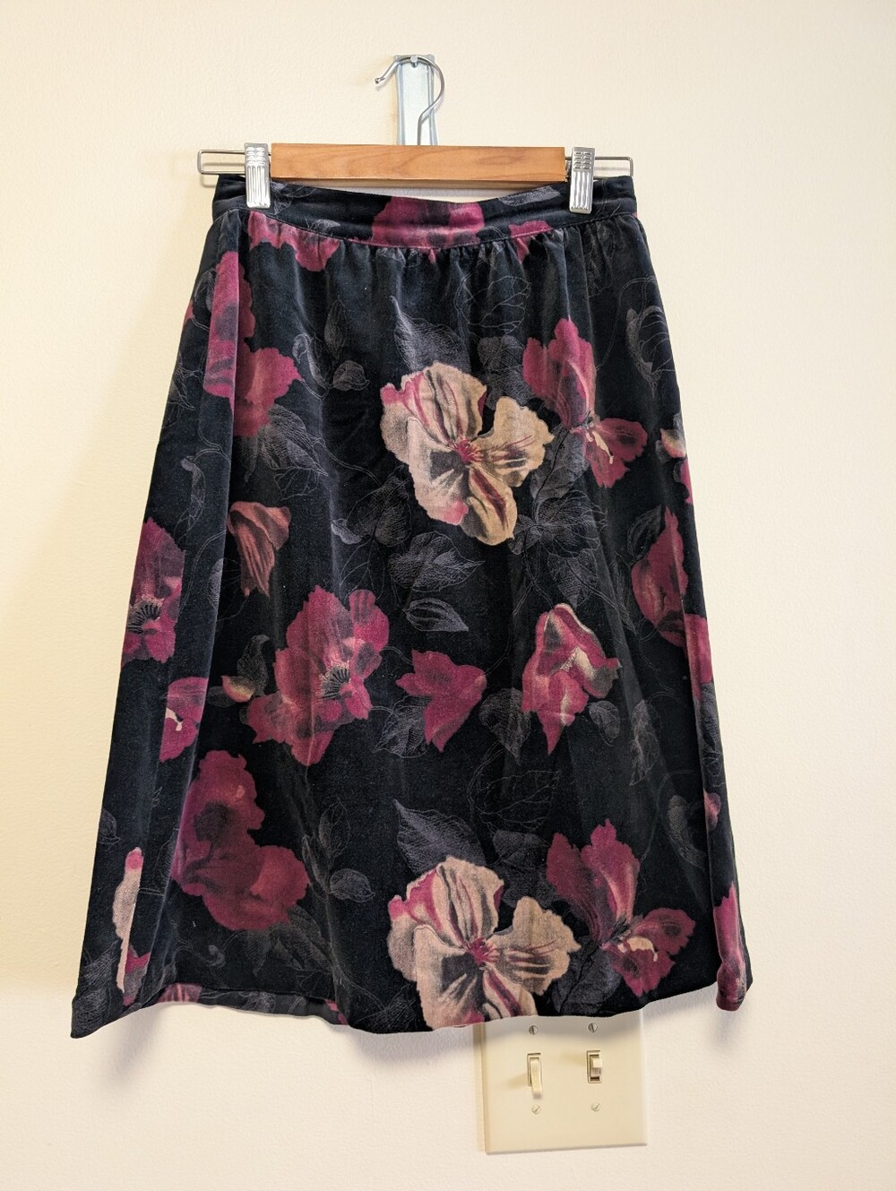 Paniker Black Floral Velvet Midi Skirt 9/10 Dark Romantic 90s
